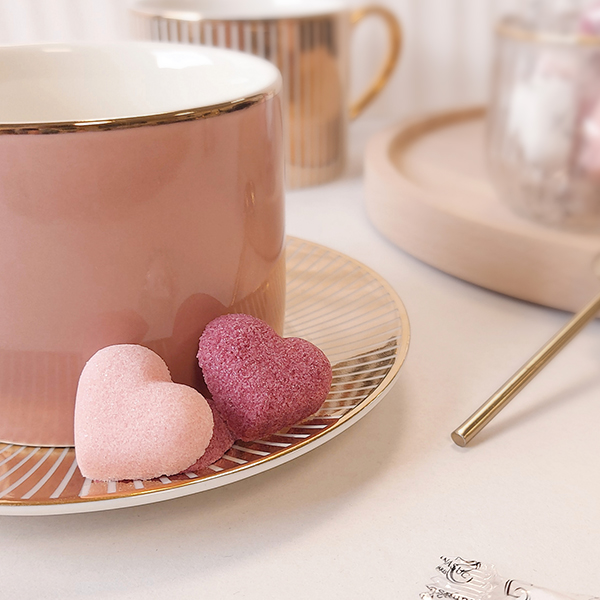 Pink and white heart-shaped sugars to enhance the coffee or tea moment.
