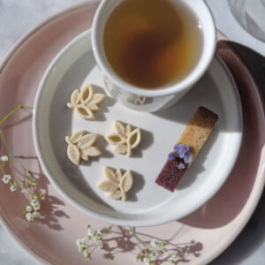 Sucres BIO en forme de feuille pour sucrer une boisson chaude